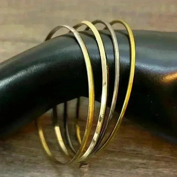 Set of 4 Mixed Metal Tones Vintage Bangle Bracelets - Picture 1 of 3